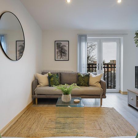Large, Newly Renovated, Three Bedroom Town Centre Split Level Apartment With Free Parking, Sleeps Seven - Walking Distance To Beach Bournemouth Exterior foto
