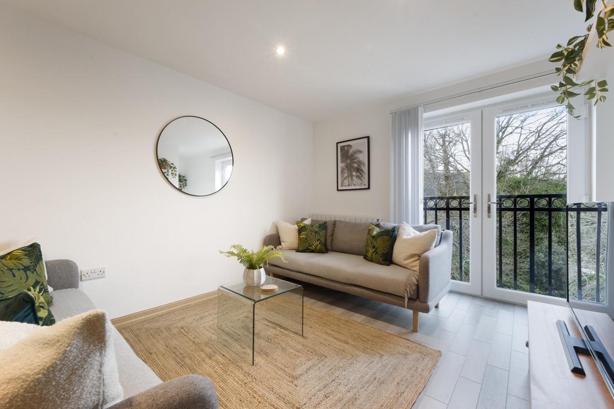 Large, Newly Renovated, Three Bedroom Town Centre Split Level Apartment With Free Parking, Sleeps Seven - Walking Distance To Beach Bournemouth Exterior foto