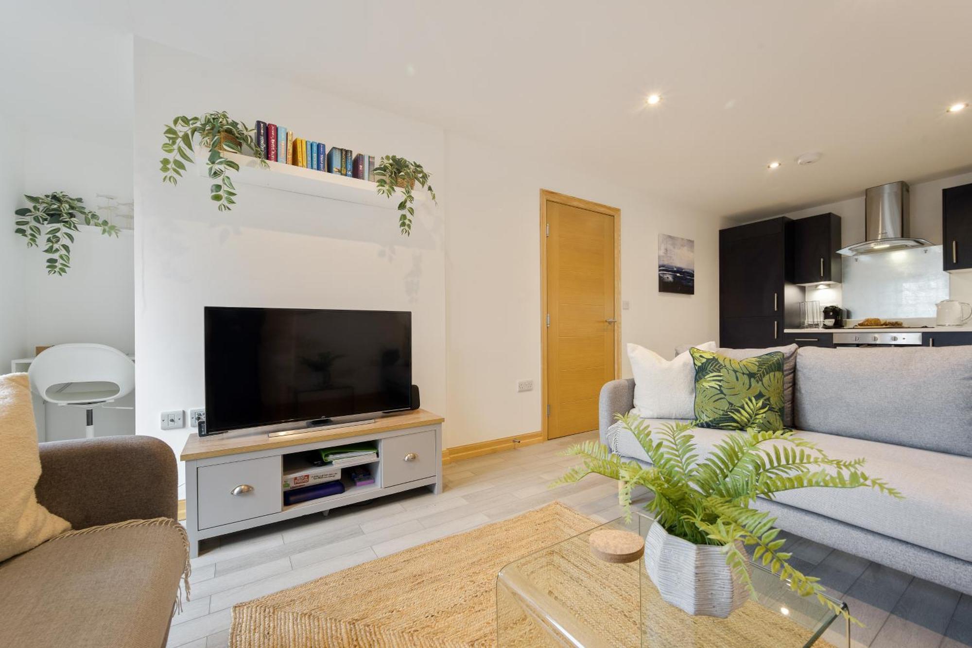 Large, Newly Renovated, Three Bedroom Town Centre Split Level Apartment With Free Parking, Sleeps Seven - Walking Distance To Beach Bournemouth Exterior foto